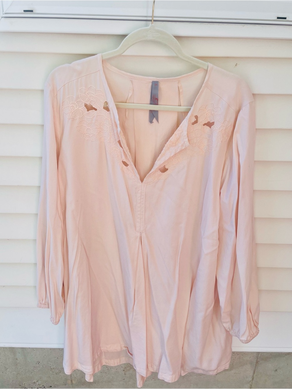 Melissa McCarthy x Seven7 Light Pink Embroidered floral V-Neck Tunic